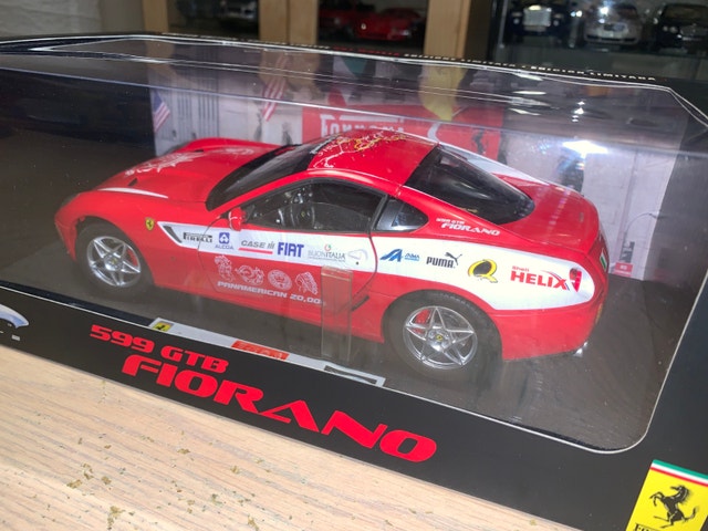 1:18 Hot Wheels Elite Ferrari 599 GTB Fiorano Diecast Model - photo 3
