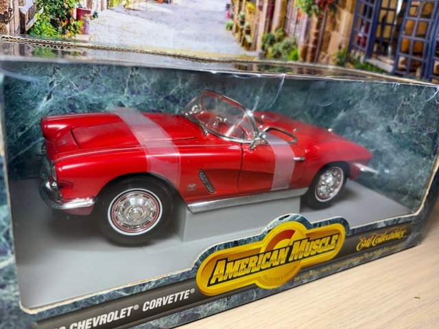 1:18 Ertl 1962 Chevrolet Corvette Diecast Model car New in box - photo 3