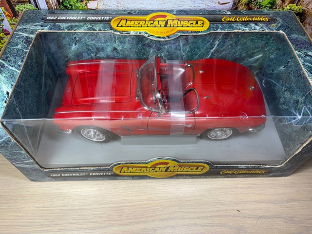 1:18 Ertl 1962 Chevrolet Corvette Diecast Model car New in box - photo 4