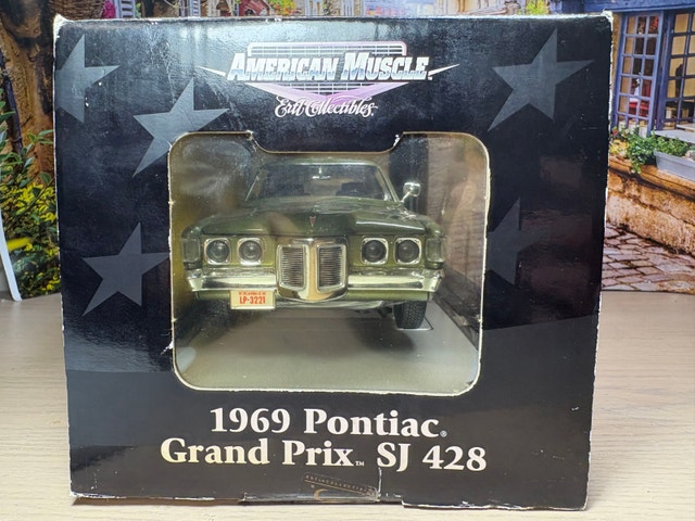 1:18 ERTL 1969 Pontiac Grand Prix SJ 428 Diecast