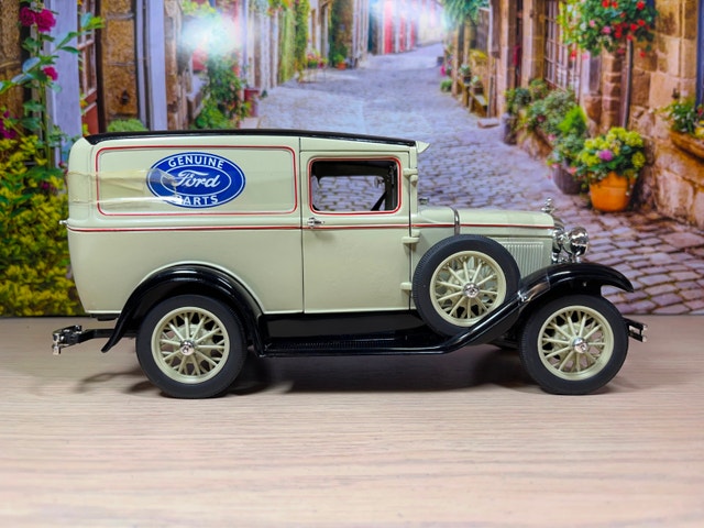 1:18 diecast model of the classic 1931 Ford Delivery Truck NIB - photo 3