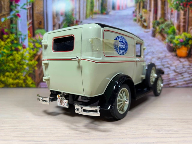 1:18 diecast model of the classic 1931 Ford Delivery Truck NIB - photo 4