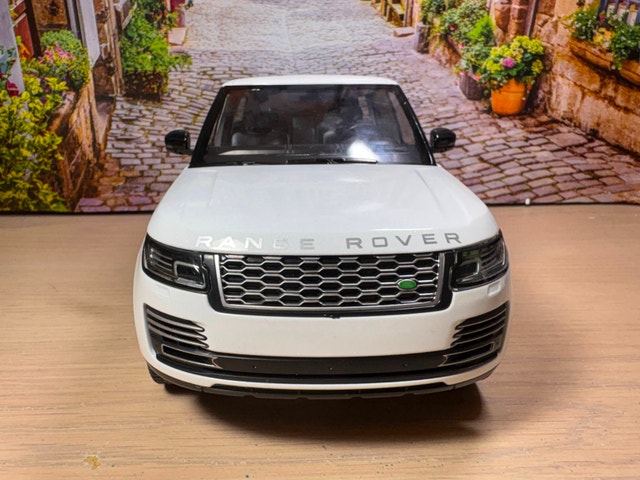 1:18 Brand New Land Rover Range Rover (L405) diecast model - photo 2
