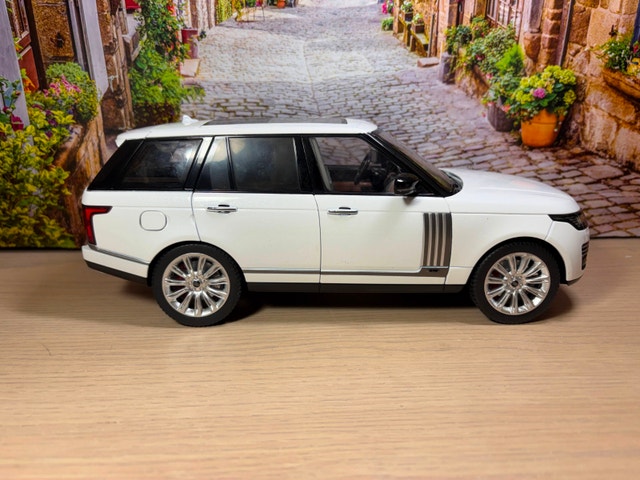 1:18 Brand New Land Rover Range Rover (L405) diecast model - photo 3
