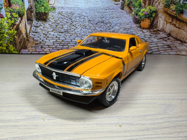 1:18 ERTL 1970 Ford Mustang Boss 302 (Shaker hood) diecast NIB