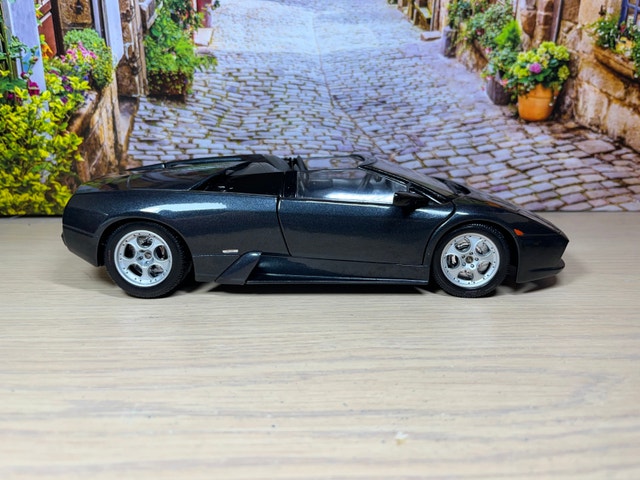 1:18 New with Box Lamborghini Murcielago Roadster diecast Model - photo 3