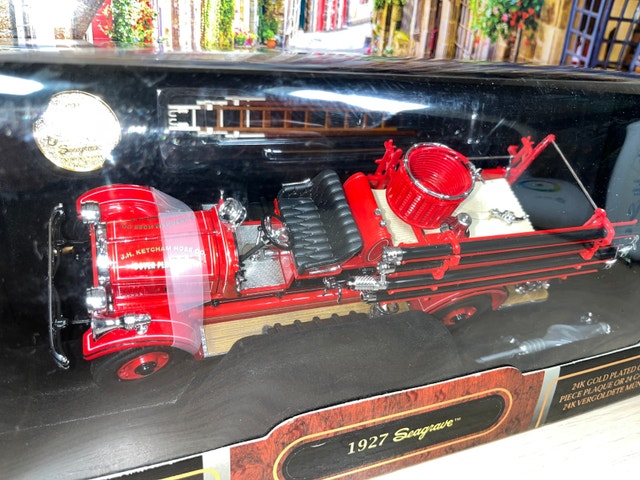 1:24 American Mint 1927 Seagrave Suburbanite NY FireTruck - photo 2