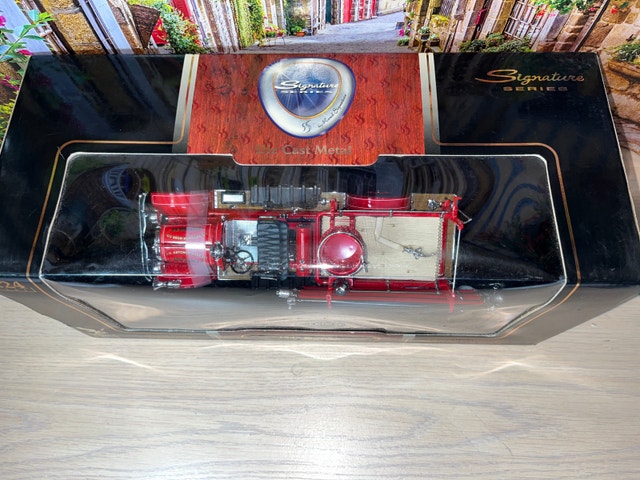 1:24 American Mint 1927 Seagrave Suburbanite NY FireTruck - photo 3