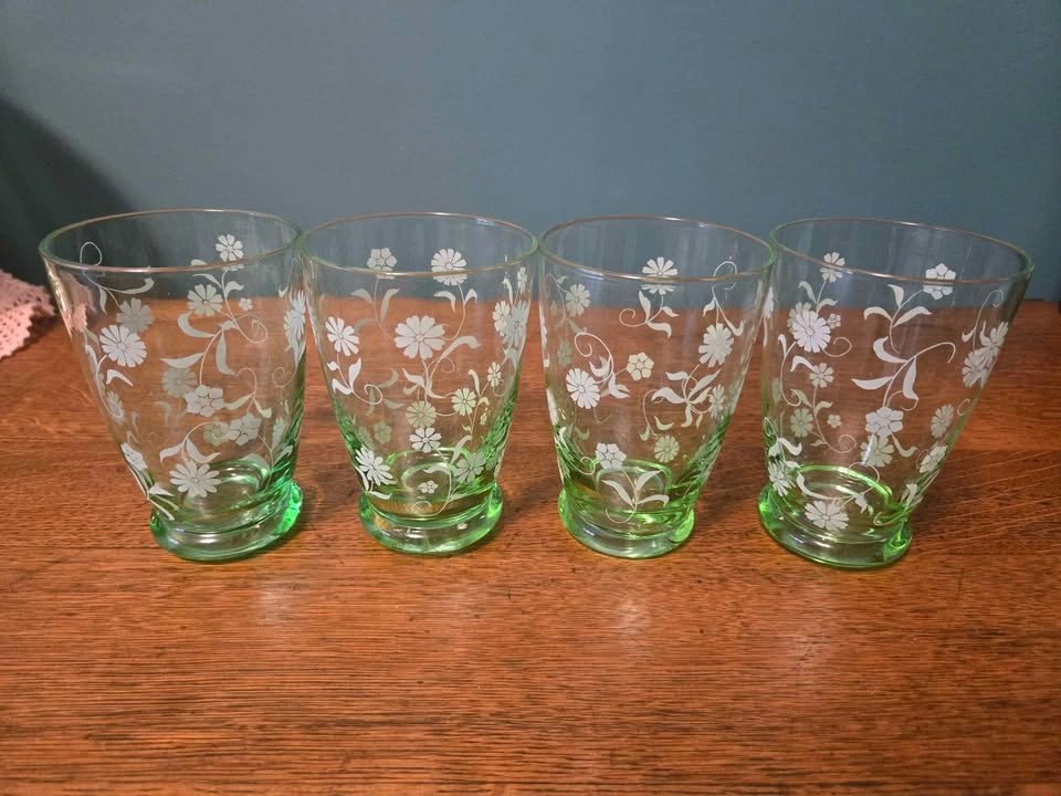 Set of 4 Vintage Green Glass Tumblers with White Floral Pattern - photo 2