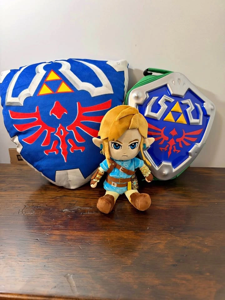 Legend of Zelda Collection & Memorabilia (toys, plush, guides)