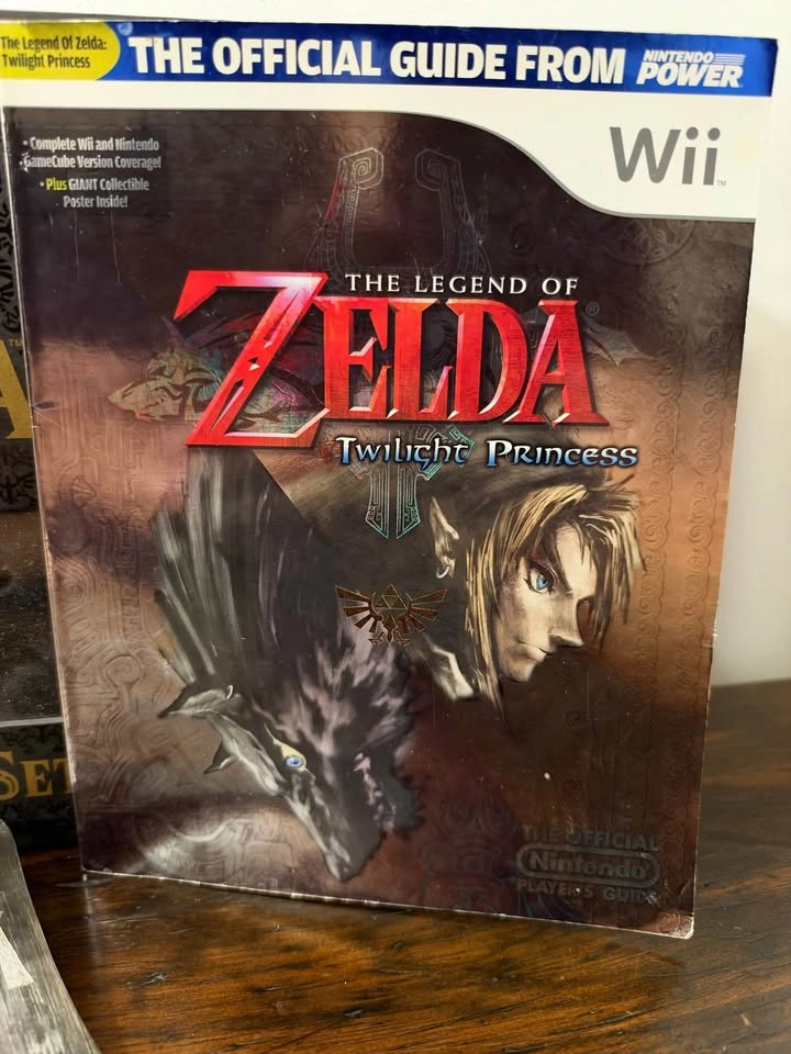 Legend of Zelda Collection & Memorabilia (toys, plush, guides) - photo 2