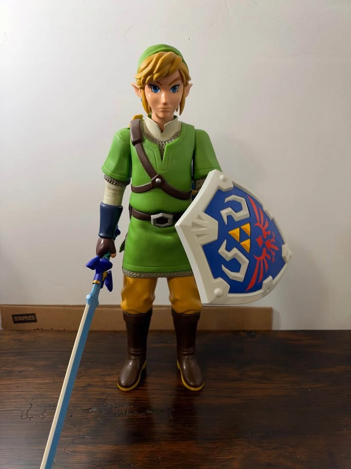 Legend of Zelda Collection & Memorabilia (toys, plush, guides) - photo 3