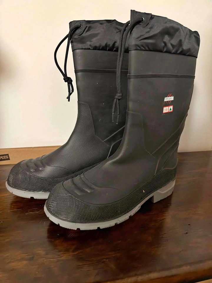 Brand New Aggressor Men’s Winter Work Boots – Size 12 – CSA
