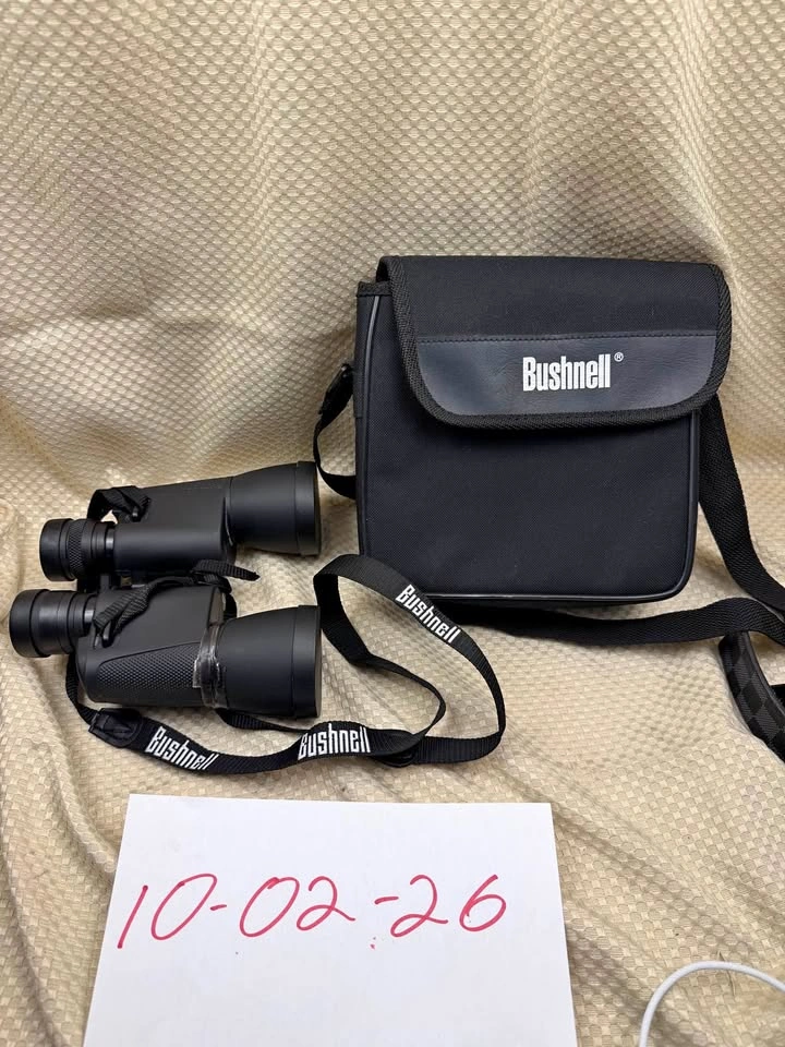 Bushnell Binoculars with Carrying Case -broken as is