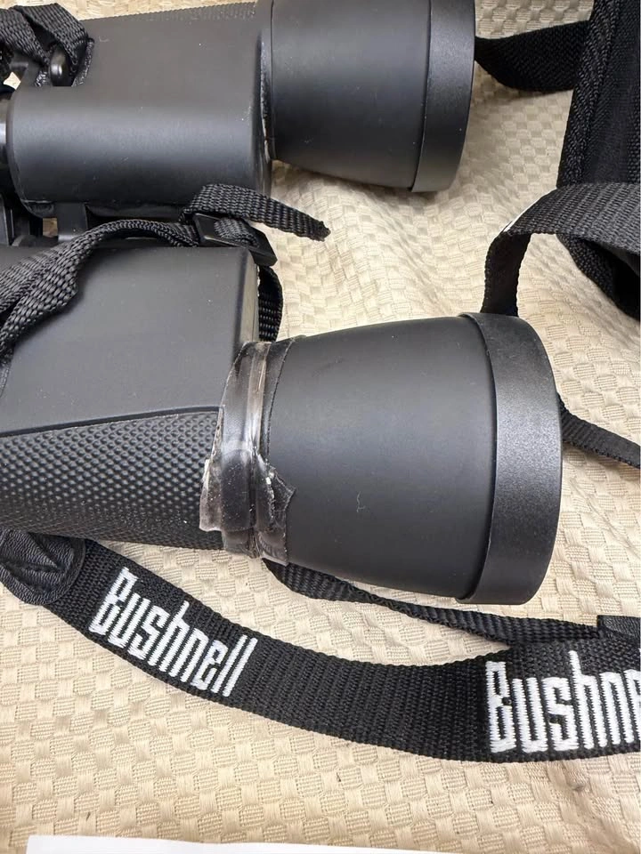 Bushnell Binoculars with Carrying Case -broken as is - photo 2