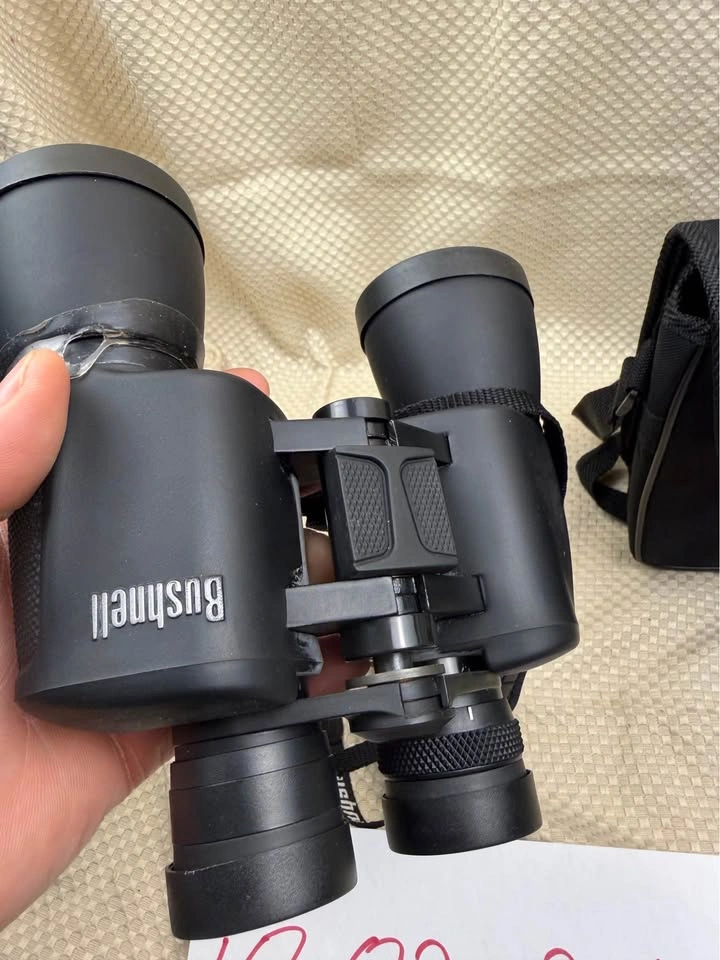 Bushnell Binoculars with Carrying Case -broken as is - photo 4