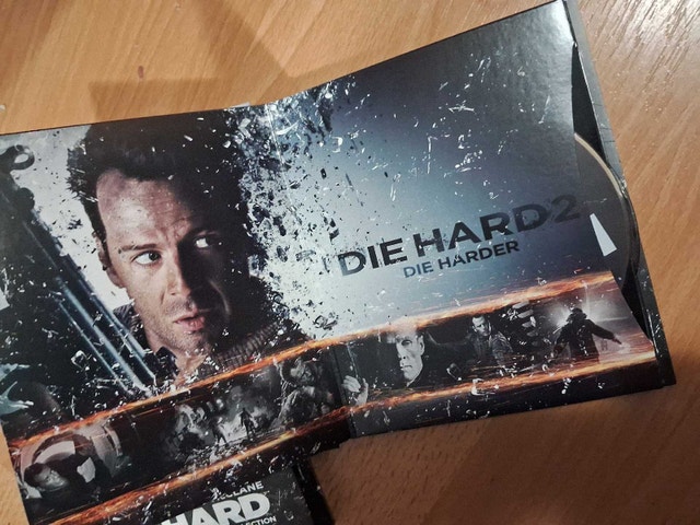 DIE HARD - 25TH ANNIVERSARY BLURAY COLLECTION : 4 movies - photo 3