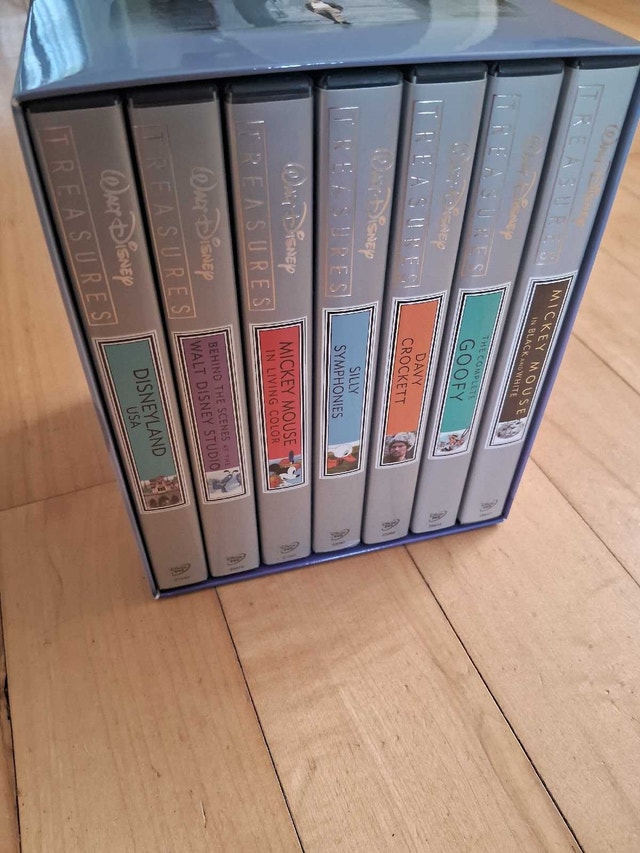 THE ULTIMATE DISNEY TREASURE CHEST