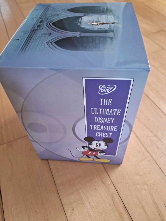 THE ULTIMATE DISNEY TREASURE CHEST - photo 3