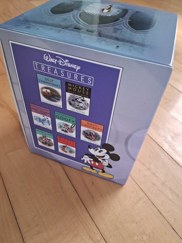 THE ULTIMATE DISNEY TREASURE CHEST - photo 4