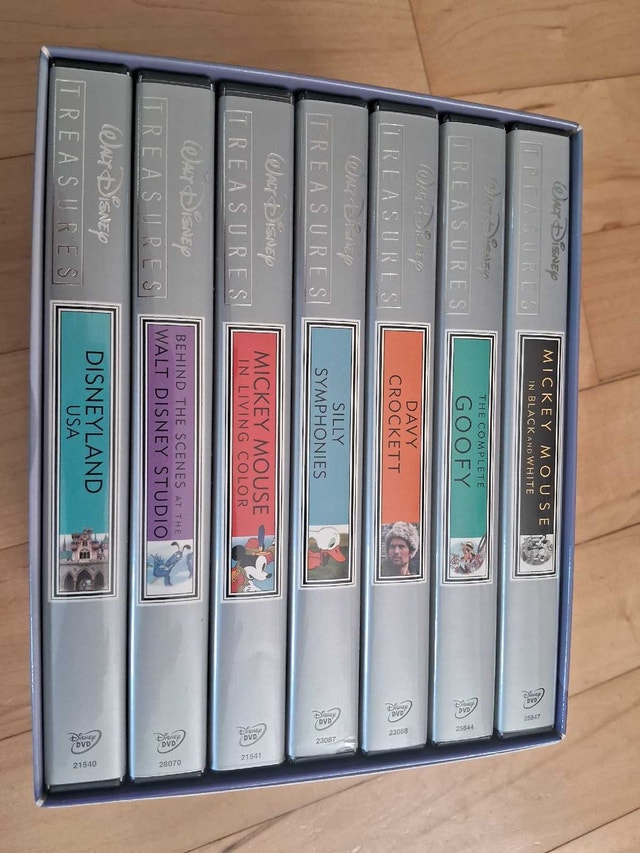 THE ULTIMATE DISNEY TREASURE CHEST - photo 5