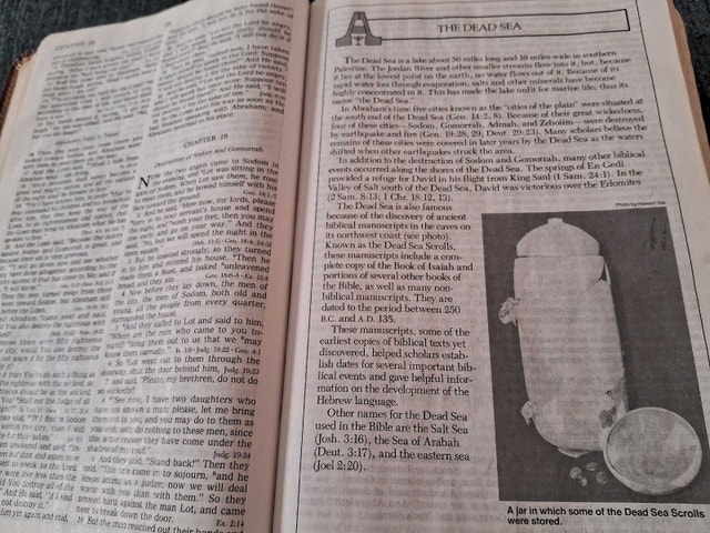 THE NEW OPEN BIBLE (NKJV) - photo 5