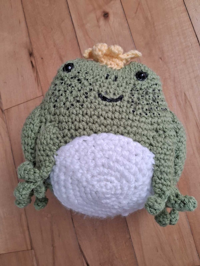 HANDMADE AMIGURUMI FROG