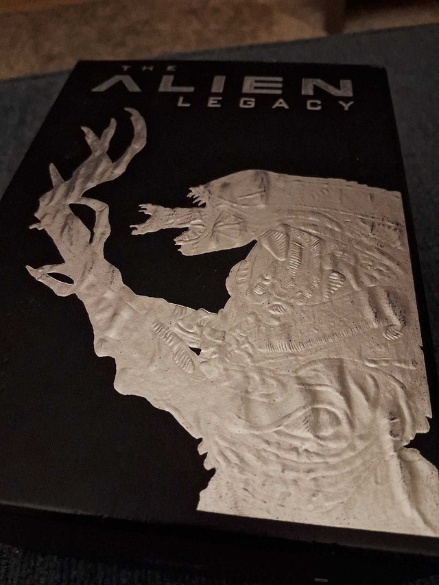 THE ALIEN LEGACY: 20TH ANNIVERSARY 5 VHS BOX SET - photo 4