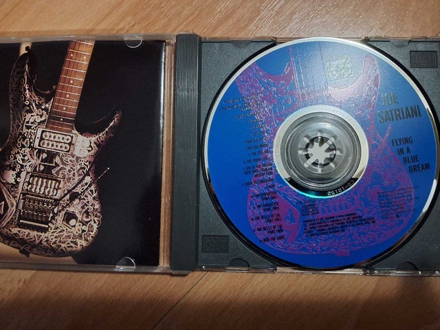 JOE SATRIANI- FLYING IN A BLUE DREAM (CD) - photo 2