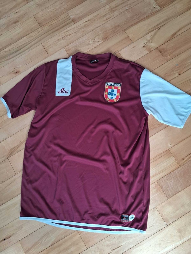 PORTUGAL SOCCER JERSEY (XL)