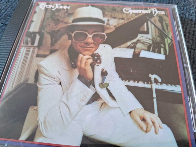 ELTON JOHN - GREATEST HITS (CD)