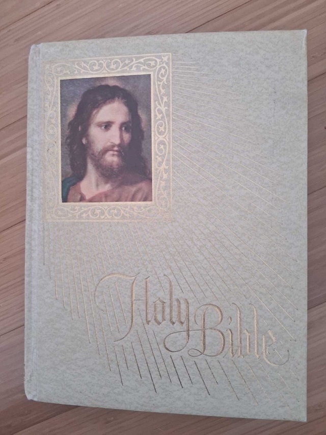 HOLY BIBLE - FIRESIDE FAMILY EDITION (NAB, CATHOLIC, 1970)