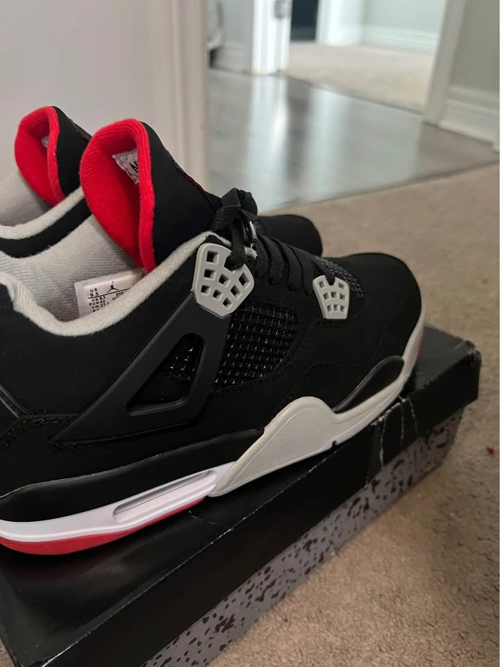 Jordan 4s red and black - photo 4