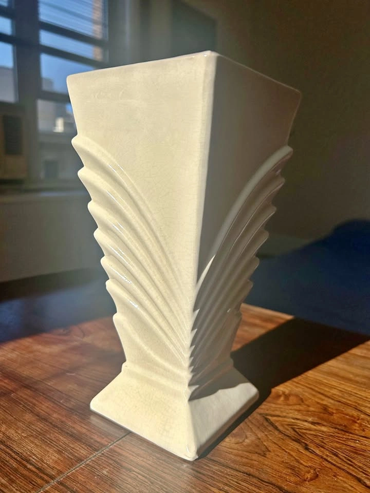 Vintage McCoy USA White Fan / Wing Art Vase