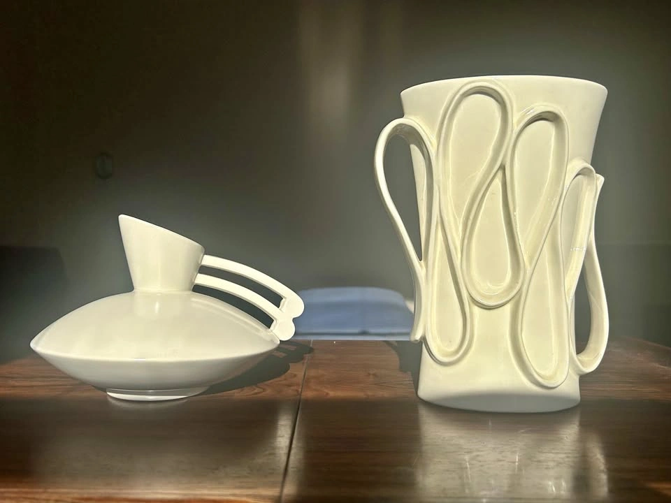 Pair of Vintage Red Wing USA Mid-Century Modern Art Pottery Vase