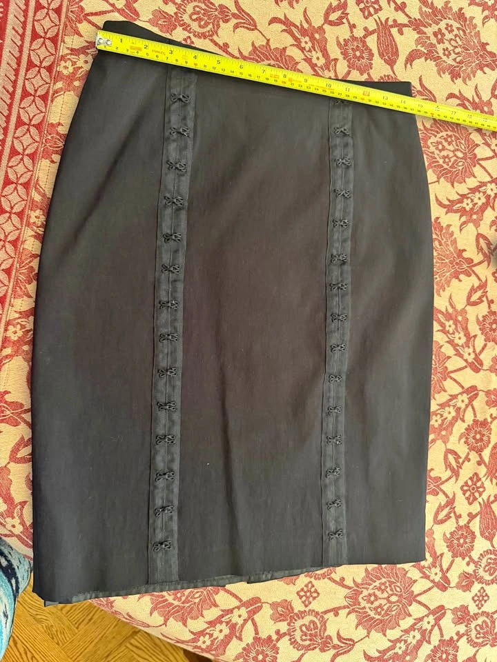 Melanie Lyne Black Pencil Skirt – Size 4