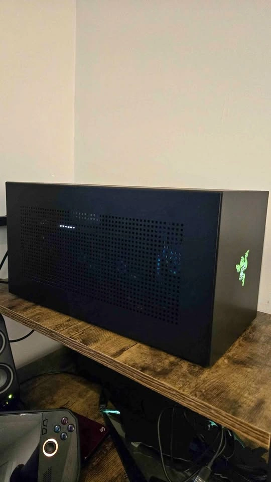 Razer Core X V2 eGPU Enclosure + Seasonic Focus GX-750W PSU