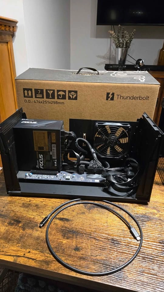 Razer Core X V2 eGPU Enclosure + Seasonic Focus GX-750W PSU - photo 2