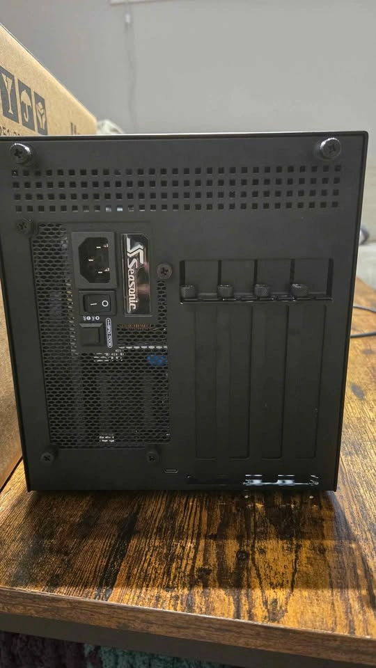 Razer Core X V2 eGPU Enclosure + Seasonic Focus GX-750W PSU - photo 5