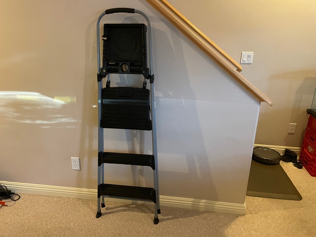 Cosco Step Ladder - photo 2