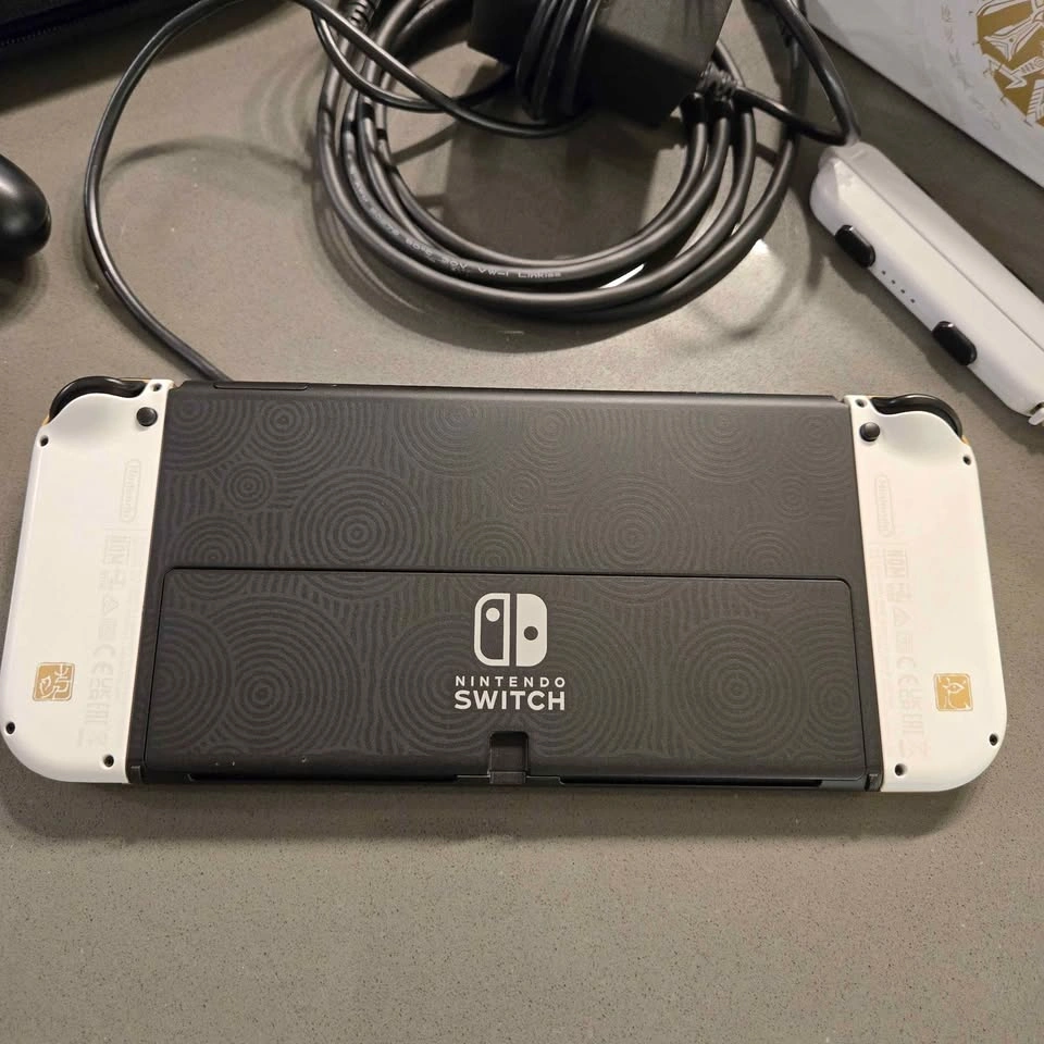 Nintendo Switch OLED: The Legend of Zelda TOTK. Complete in box. - photo 4