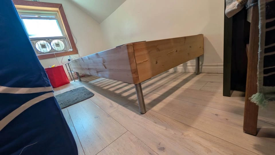 Twin Bed frame and matress - photo 3