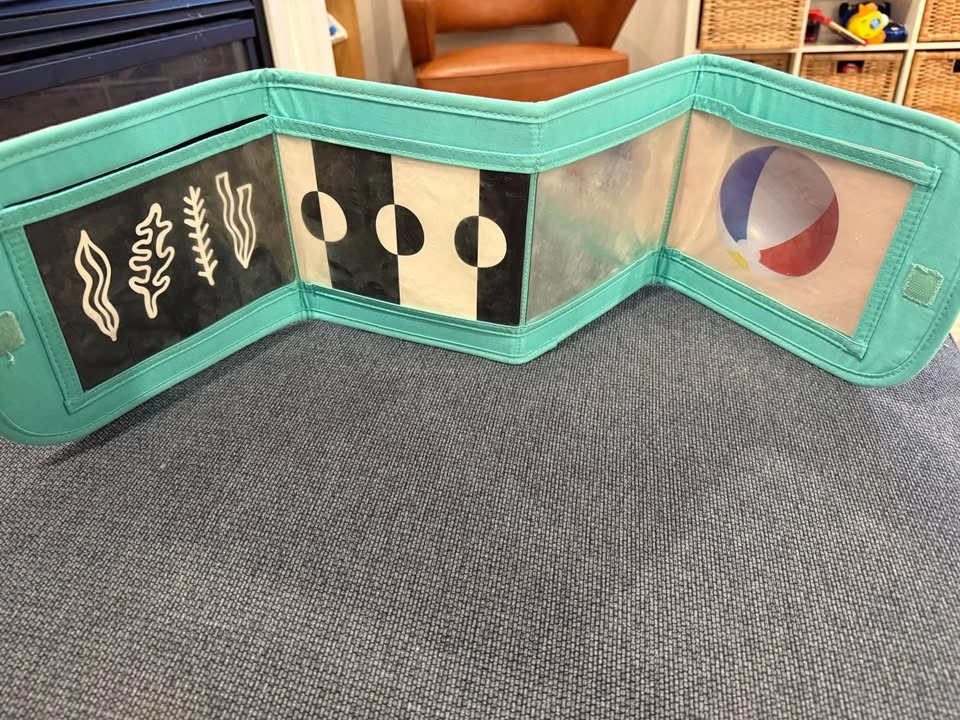 Lovevery infant training aid with mirror and cards - photo 2