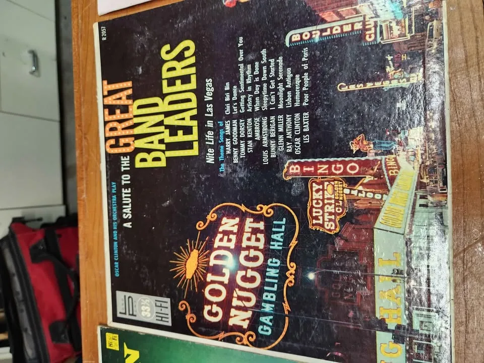 8 Vinyl Records image indicator(4)