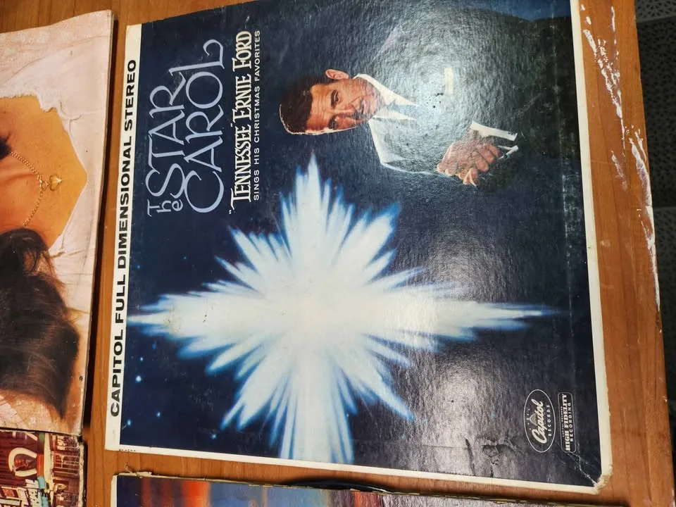 8 Vinyl Records image indicator(6)