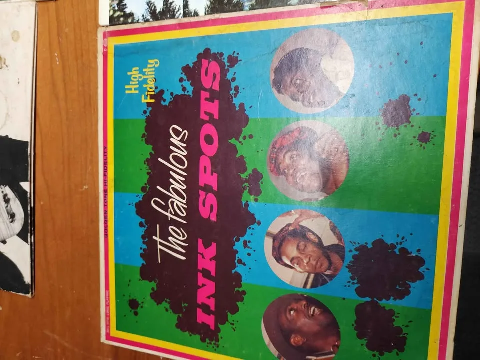 8 Vinyl Records image indicator(9)