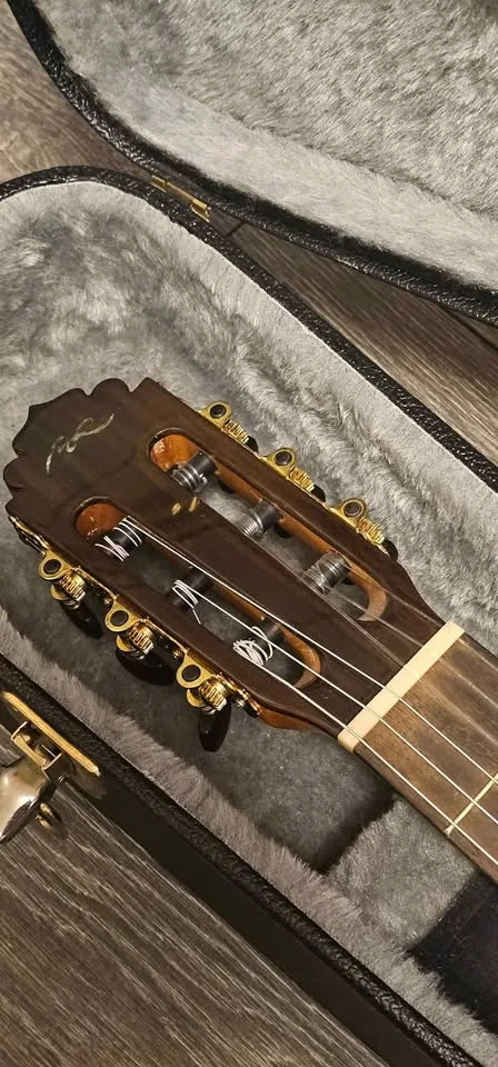 Manuel Rodríguez C3F Flamenco Guitar – Made in Spain image indicator(2)