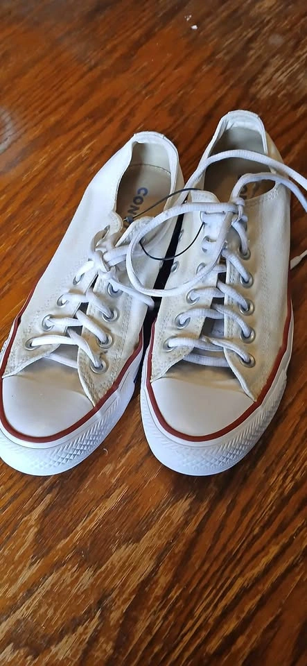 Women's size 7 converse