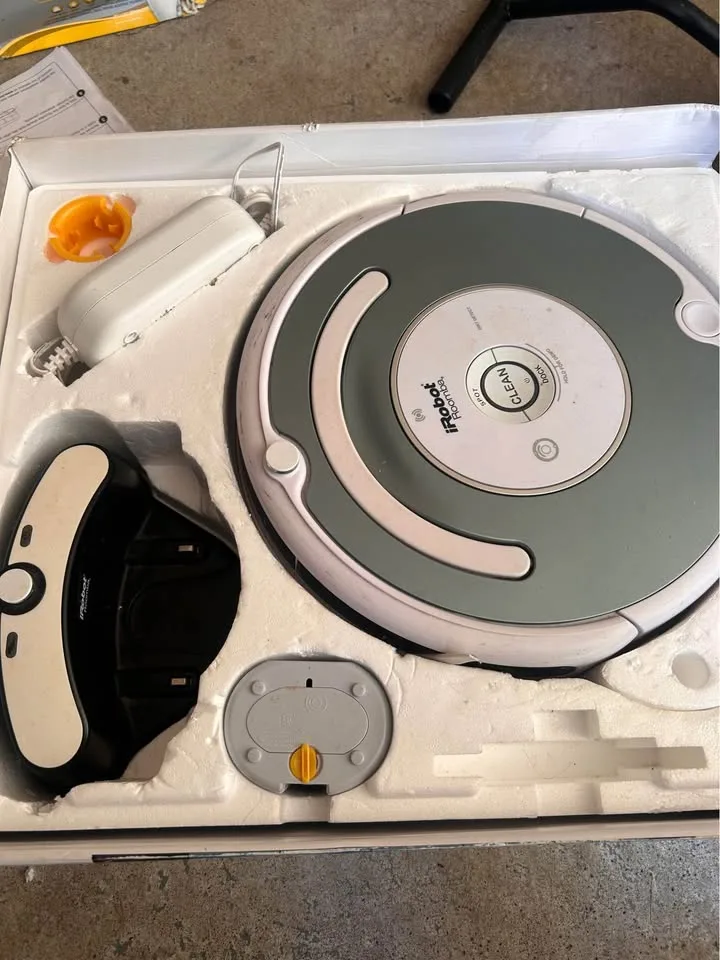 iRobot Roomba 540 Vacuum Cleaning Robot image indicator(2)