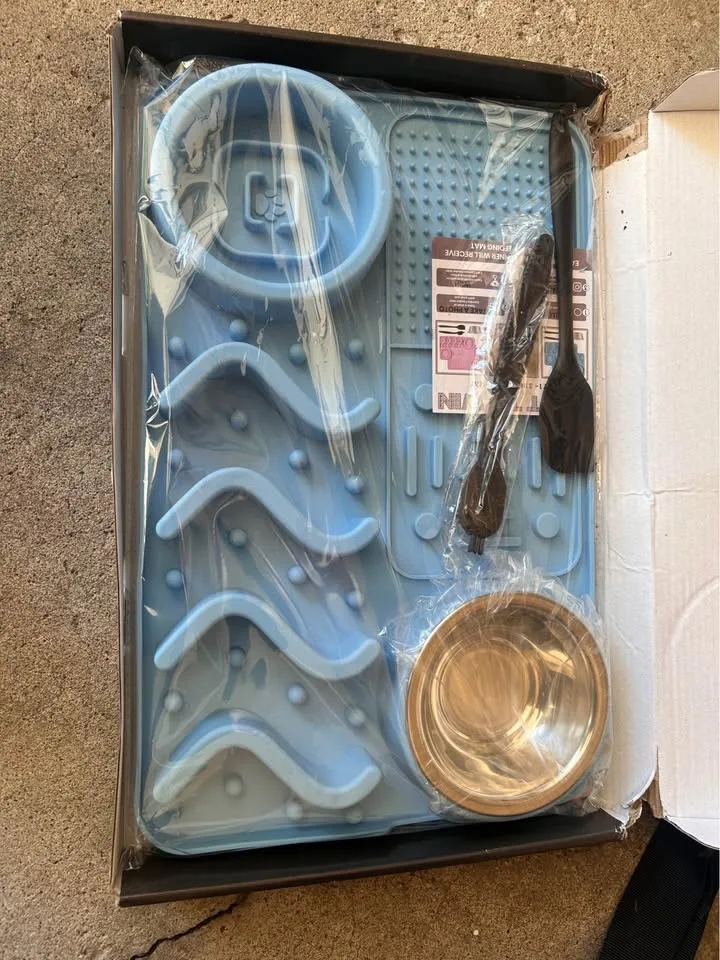 Slow Feeder Lick Mat Combo for Dogs image indicator(7)